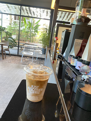 A Slow Bar : Just Another Coffee - การบริการอาหารและที่พัก