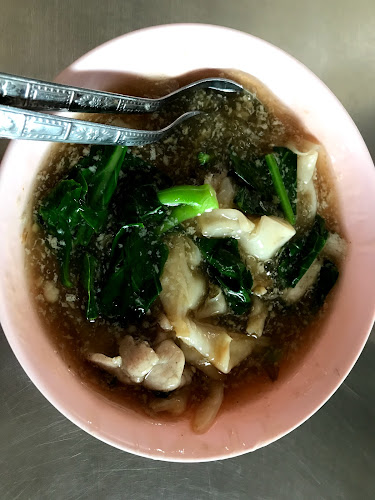 Opinii despre ร้านราดหน้ายอดผักสายไหมคลอง2ธัญบุรี în อำเภอคลองหลวง - การบริการอาหารและที่พัก