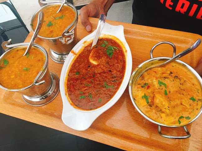 Jannat Indian Restaurant - การบริการอาหารและที่พัก