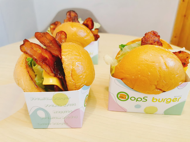 OopS burger สาขาปทุมทอง พิษณุโลก - อำเภอเมืองพิษณุโลก