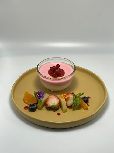 Otter in the rain - เมือง