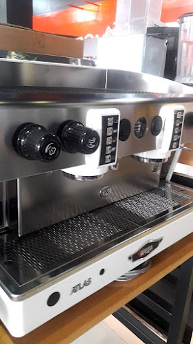 AROMA SHOP พัทยา-สุขุมวิท - การบริการอาหารและที่พัก