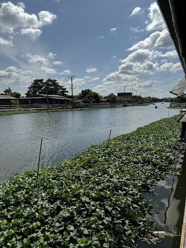 ร้านความสุขริมน้ำ Infinity - การบริการอาหารและที่พัก