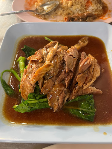 ร้านป้าเพ็ญขาหมู ก๋วยเตี๋ยวขาหมู สูตรดั้งเดิม - การบริการอาหารและที่พัก