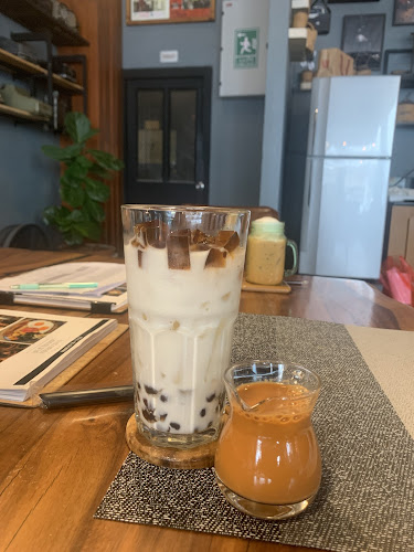 Coffee Talk Old Phuket Town - การบริการอาหารและที่พัก