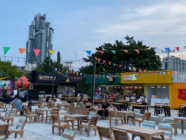 สไมล์แลนด์ พัทยา สตรีทฟู้ด มาร์เก็ต - อำเภอบางละมุง