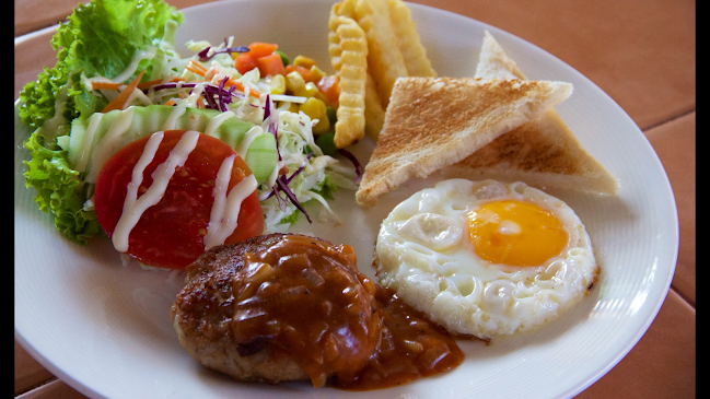 ร้านเฮือนไม้สเต็กอุบลราชธานี - การบริการอาหารและที่พัก