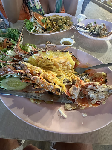 Opinii despre Holiday Restaurant - Halal în อำเภอเมืองภูเก็ต - การบริการอาหารและที่พัก