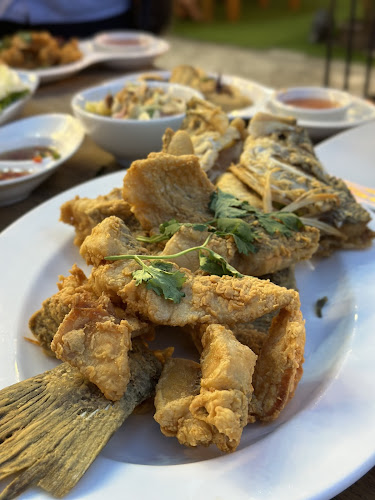 DEE BEACH PUB & RESTAURANT - การบริการอาหารและที่พัก