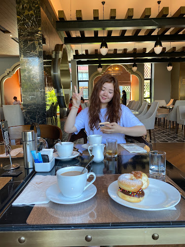 Portosino Restaurant & Rooftop Bar - การบริการอาหารและที่พัก