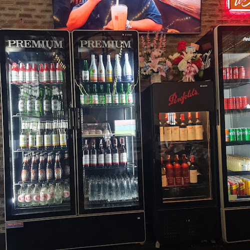 Opinii despre 14 Bar & Restaurant Korat în อำเภอเมืองนครราชสีมา - การบริการอาหารและที่พัก