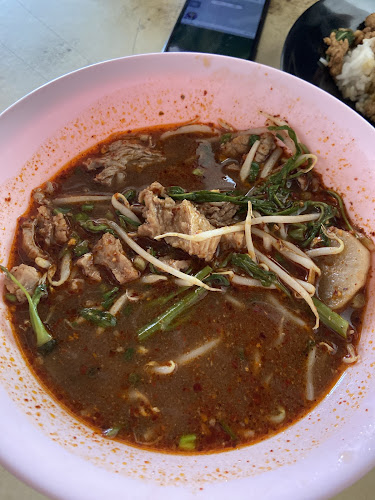 ร้านก๋วยเตี๋ยวป้ามัดลูกชิ้นแชมป์นายฮั้งเพ้ง - การบริการอาหารและที่พัก