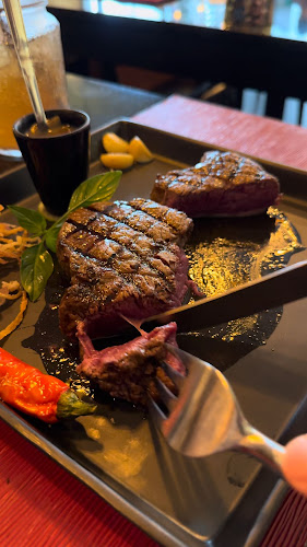 Churrasco Phuket Steakhouse - การบริการอาหารและที่พัก