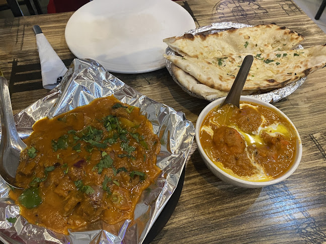 Phuket Indian Restaurant - การบริการอาหารและที่พัก