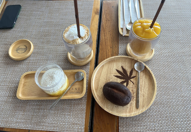 Comentarii opinii despre Roxanne Bar 1