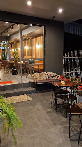 Burger Saloon - การบริการอาหารและที่พัก