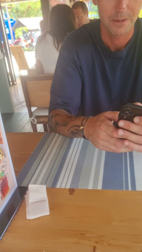 Comentarii opinii despre Coco's Nai Harn Cafe