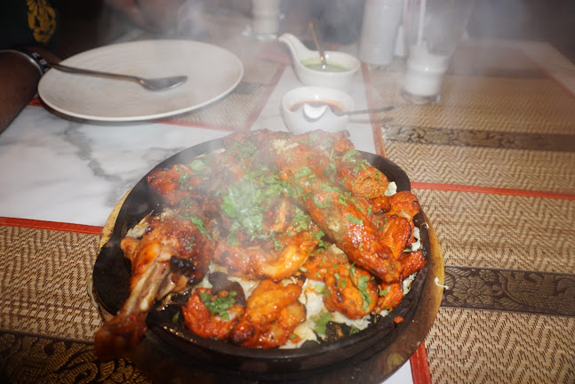 Magic Masala Indian Restaurant - การบริการอาหารและที่พัก