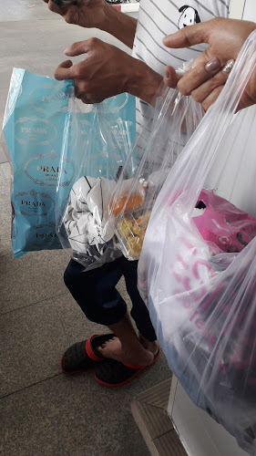 ตลาดนัดร้านค้าในโรงพยาบาลกรุงเทพ - การบริการอาหารและที่พัก