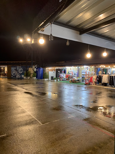 ตลาดกลางเมืองตรัง (อารีย์ญา) city center - การบริการอาหารและที่พัก