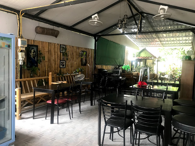 Aree's Kitchen & Lounge - อำเภอเมืองภูเก็ต