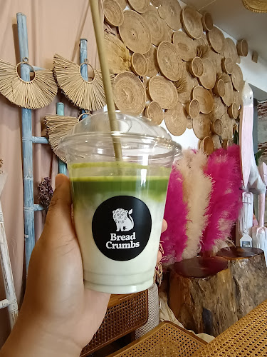 Bread Crumbs Cafe' - การบริการอาหารและที่พัก