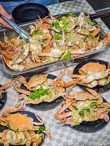 ติดมันส์ นครสวรรค์ - การบริการอาหารและที่พัก