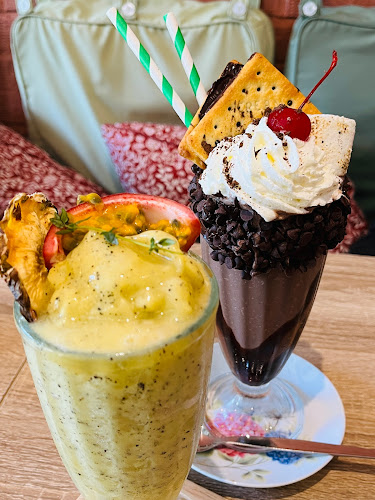 FIVE Loaves Burgers & Cafe’ - เมือง