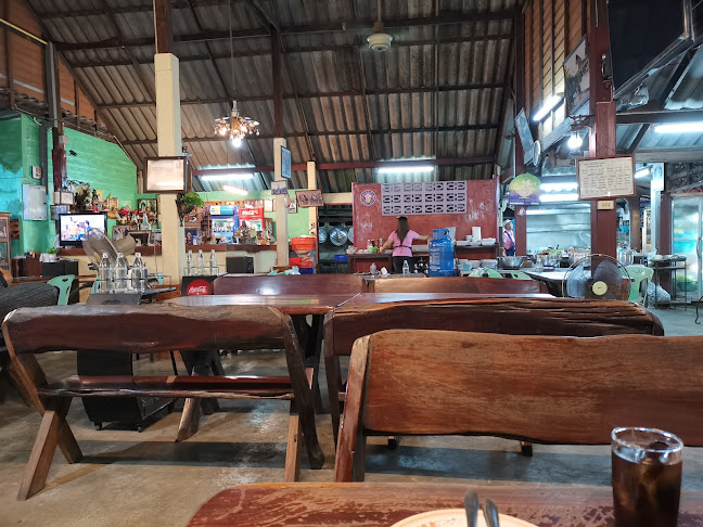 ครัวลุงศักดิ์ ข้าวต้มบาทเดียว - การบริการอาหารและที่พัก