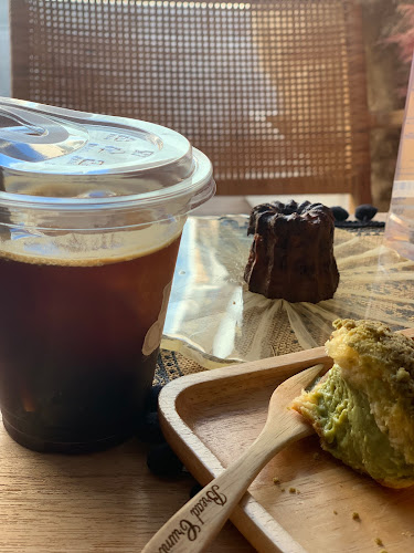 Bread Crumbs Cafe' - การบริการอาหารและที่พัก