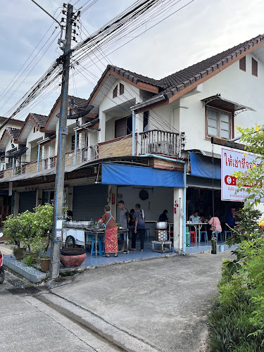 ร้านข้าวแกงหลังแขวง - การบริการอาหารและที่พัก