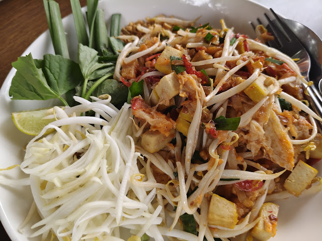 ร้านชมคลอง​ (ป้าเปิ้ล)​ก๋วยเตี๋ยวเรือ, ผัดไทย, อาหารตามสั่ง, สเต็ก, กาแฟสด - อำเภอธัญบุรี