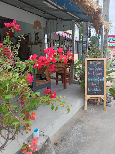 Opinii despre Charming Bar în อำเภอเมืองภูเก็ต - การบริการอาหารและที่พัก