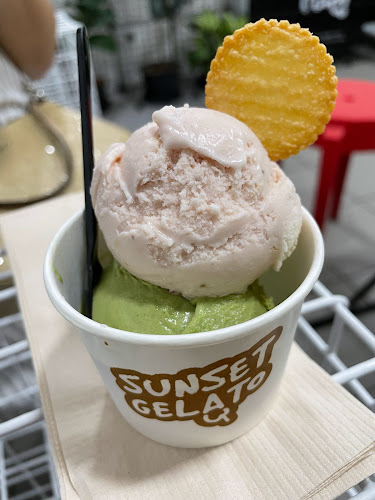 Sunset Gelato แสนสำราญ - การบริการอาหารและที่พัก