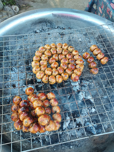 ไส้กรอกหมูหน้าการไฟฟ้า