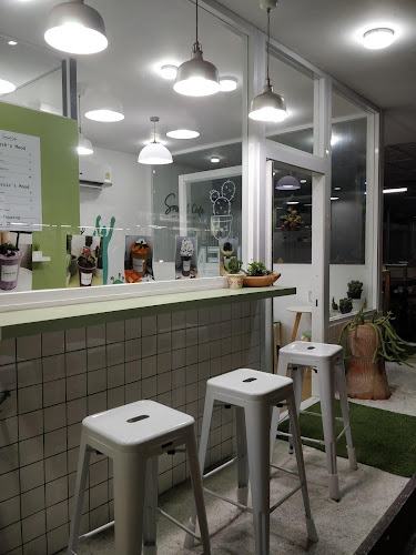 SMOOD cafe' phuket - การบริการอาหารและที่พัก