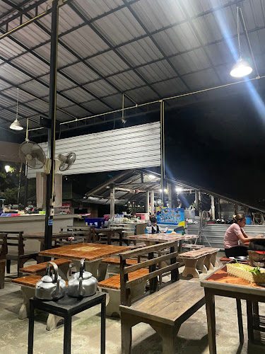 ร้านคูเมืองหมูจุ่ม - การบริการอาหารและที่พัก