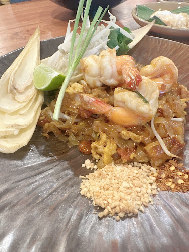 บ้านแกง - การบริการอาหารและที่พัก