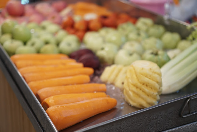 ร้านน้ำผักผลไม้สกัดเย็น เพื่อคุณ - การบริการอาหารและที่พัก