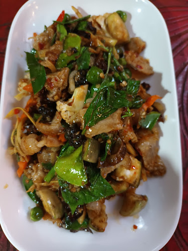 ร้านอาหารเฮือนไม้ - การบริการอาหารและที่พัก