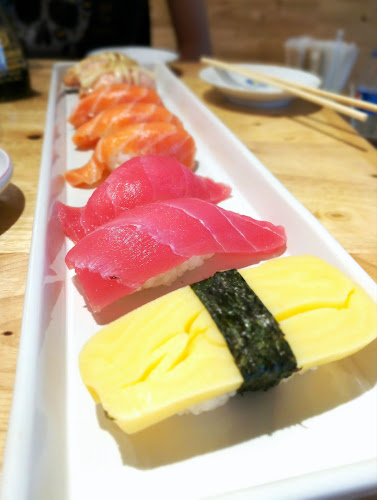 ซูชิมั้ย นครสวรรค์ - การบริการอาหารและที่พัก