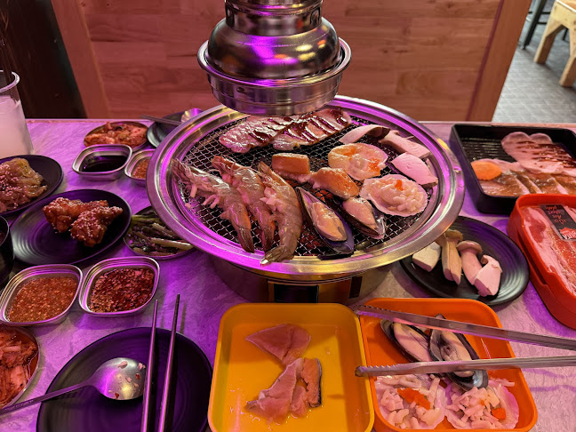 Buta Yakiniku - การบริการอาหารและที่พัก