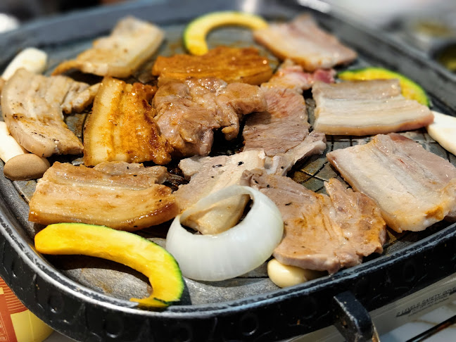 ทเว จิ โกกิ 돼지고기 Dwae ji gogi BBQ & KOREAN BUFFET