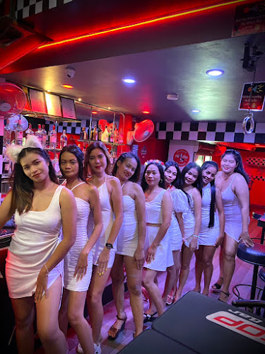 The Pit Stop Bar - การบริการอาหารและที่พัก