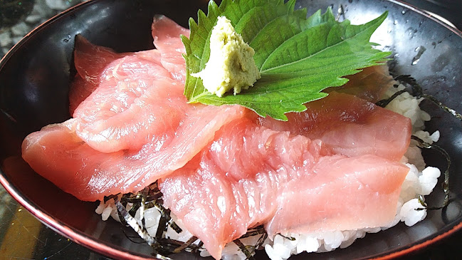 อุโอเทรุซุยซัน ซูชิ ภูเก็ต– ราไวย์ บีช - การบริการอาหารและที่พัก