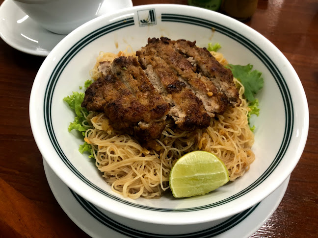 เมอร์ลินการ์เด้น - การบริการอาหารและที่พัก