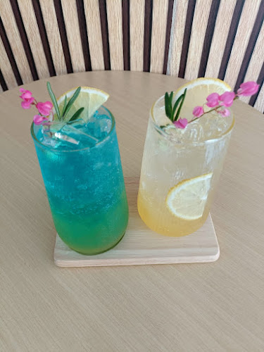 Helios Cafe - การบริการอาหารและที่พัก