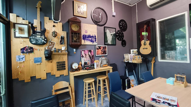 Pe' Hi-Rock Cafe - อำเภอบางบัวทอง