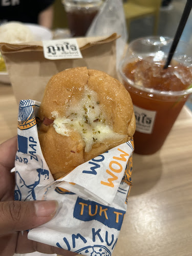 Phumjai Slowbar - การบริการอาหารและที่พัก