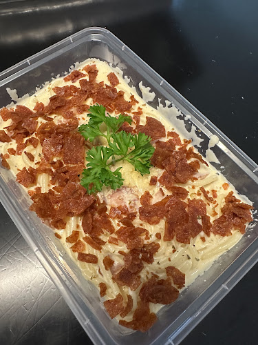 YUMMY PIZZA - การบริการอาหารและที่พัก